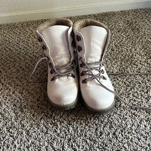 Cliffs by white mountain boots